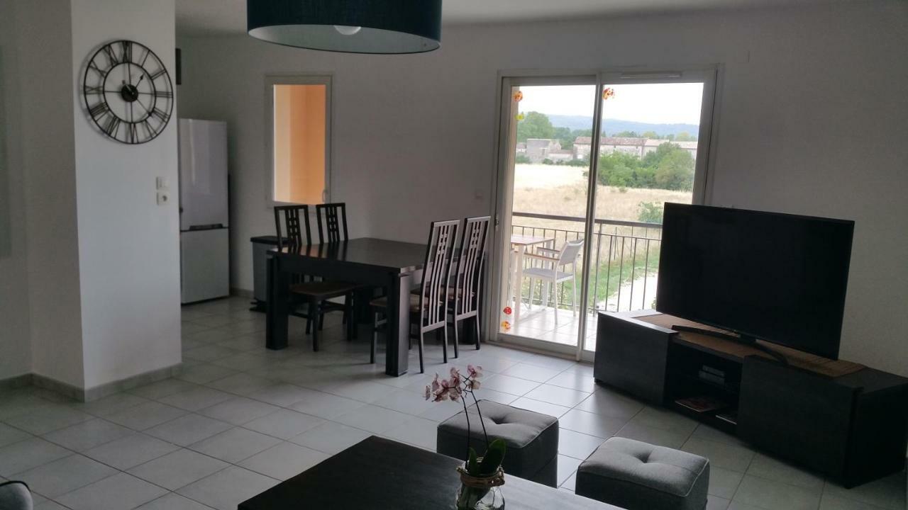 Apt 50M2 Avec Balcon Tout Equipe Proche D'Avignon Lägenhet Pernes-les-Fontaines Exteriör bild